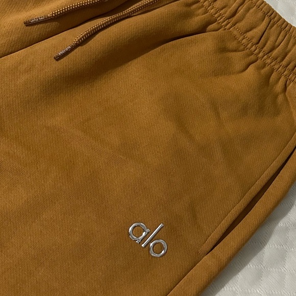 Alo sweatpants - Picture 5 of 8